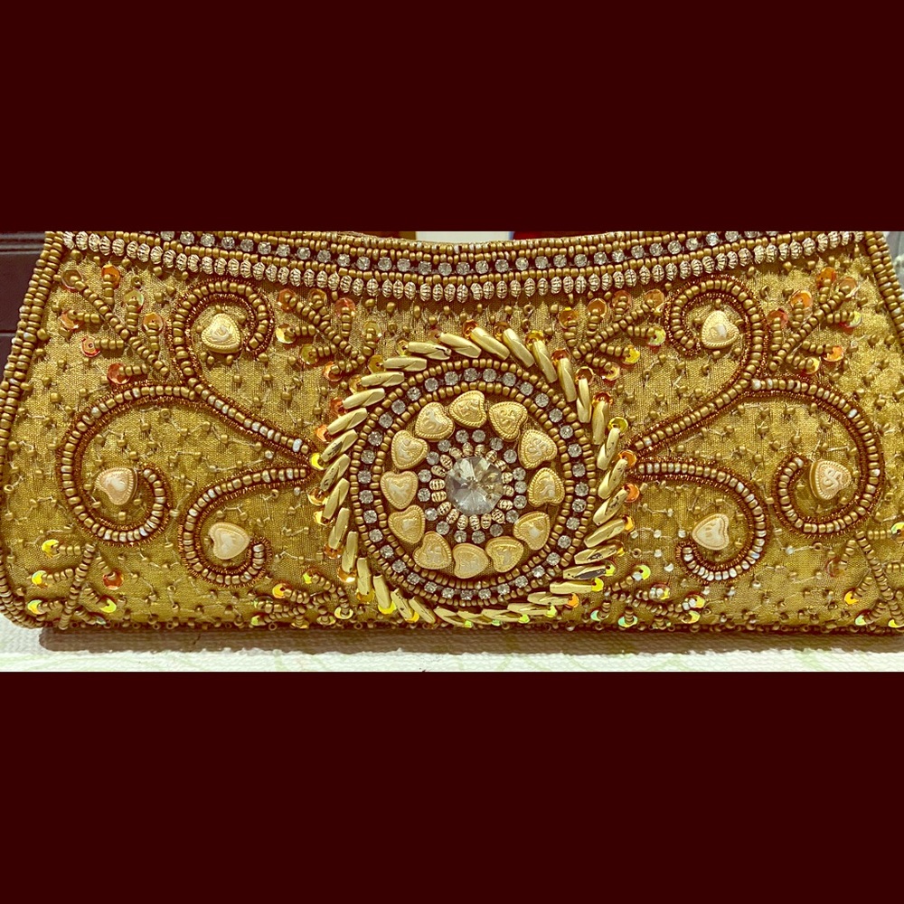 Beaded clutch